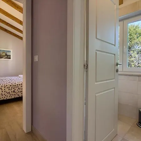 Mit Privatpool Fuer 8 Personen Ca 120 Qm In Mugeba, Istrien Istrische Riviera Holiday home