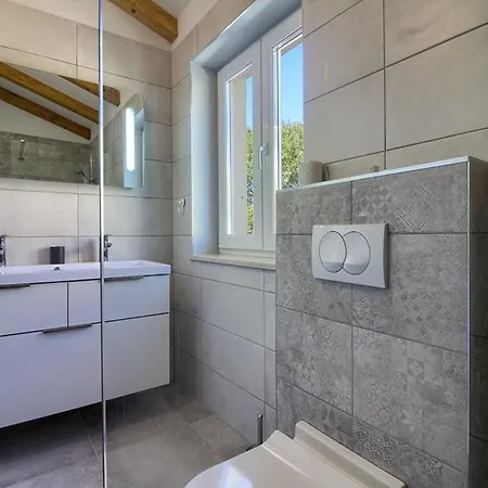 Mit Privatpool Fuer 8 Personen Ca 120 Qm In Mugeba, Istrien Istrische Riviera