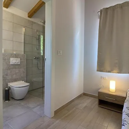 Mit Privatpool Fuer 8 Personen Ca 120 Qm In Mugeba, Istrien Istrische Riviera *