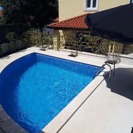 Mit Privatpool Fuer 8 Personen Ca 120 Qm In Mugeba, Istrien Istrische Riviera