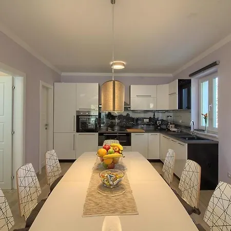 Holiday home Mit Privatpool Fuer 8 Personen Ca 120 Qm In Mugeba, Istrien Istrische Riviera