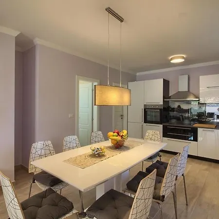 Mit Privatpool Fuer 8 Personen Ca 120 Qm In Mugeba, Istrien Istrische Riviera Holiday home Mugeba