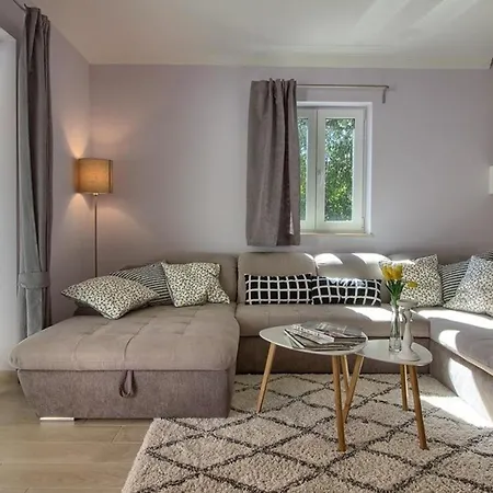 Holiday home Mit Privatpool Fuer 8 Personen Ca 120 Qm In Mugeba, Istrien Istrische Riviera Mugeba