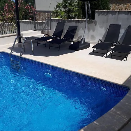 Mit Privatpool Fuer 8 Personen Ca 120 Qm In Mugeba, Istrien Istrische Riviera * Mugeba