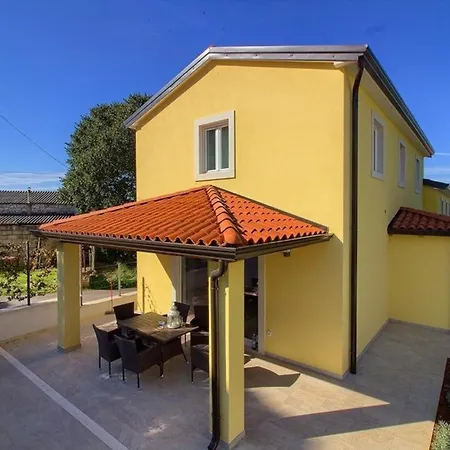 Mit Privatpool Fuer 8 Personen Ca 120 Qm In Mugeba, Istrien Istrische Riviera Holiday home *